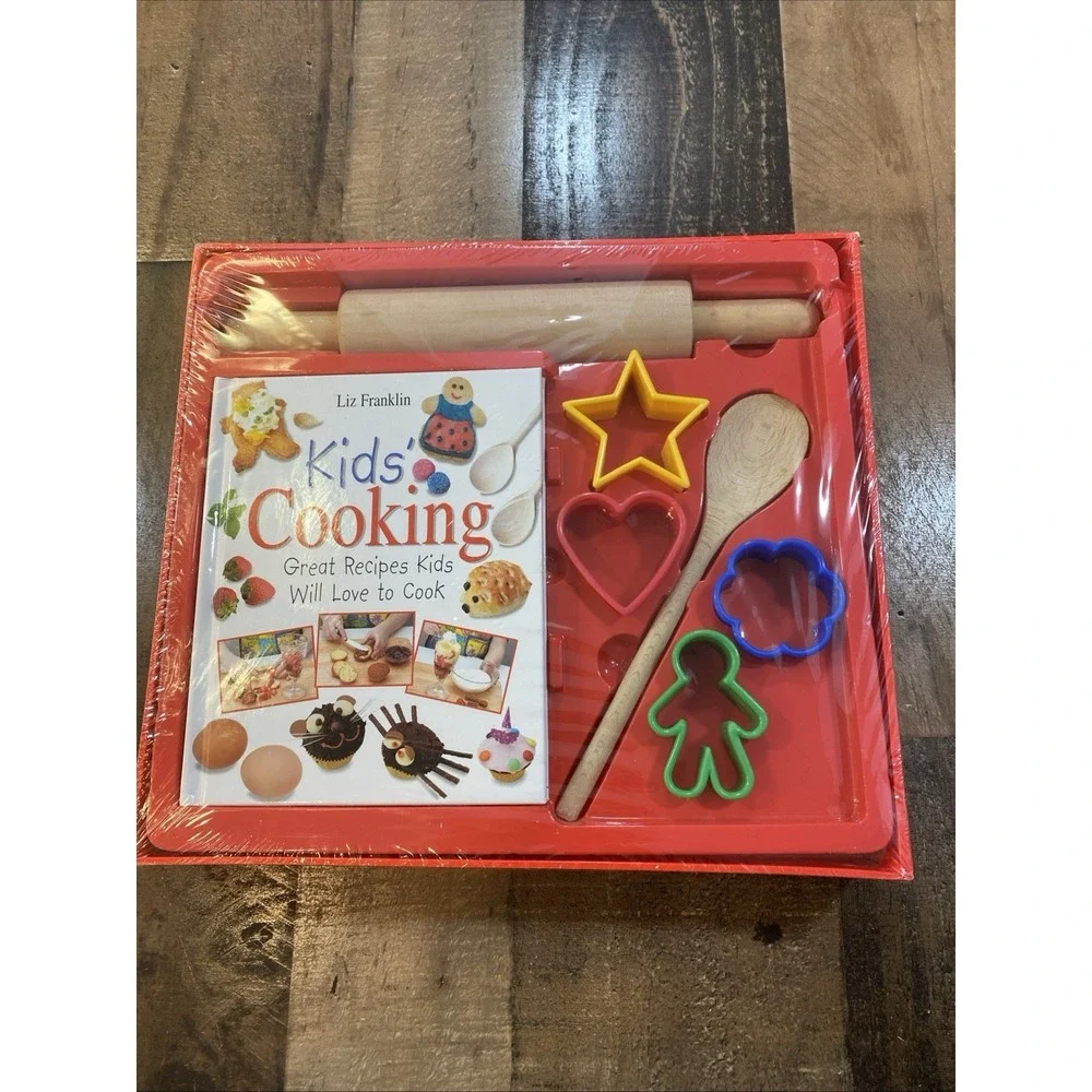 Child's 8  Piece‎ Kids Cooking Set by Liz Franklin Book With Accessories